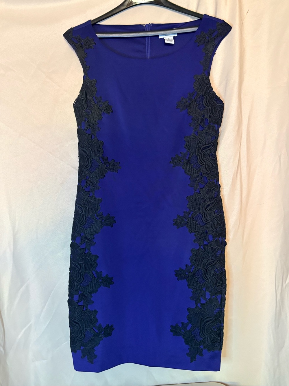 Carmen Marc Valvo Royal Blue Sheath Dress Size 2 Lace Trim Cocktail Party 36"